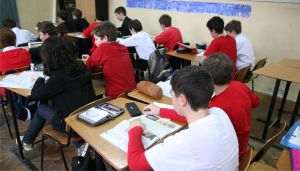 Sindicatele din educaţie acuză Guvernul de ”dezorganizare accelerată” a şcolii